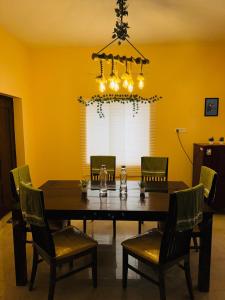 Istumisnurk majutusasutuses Charter Stays 3BHK Luxurious Flat in Manikonda