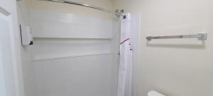 Red Roof Inn Byron的一间浴室