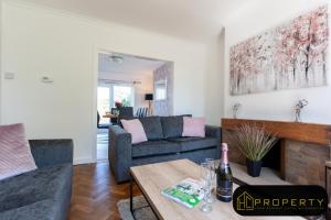 Area soggiorno di Spacious 3 bed, 2 min from A1, Durham