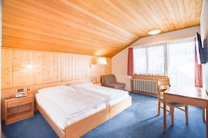 Postel nebo postele na pokoji v ubytování Hotel Parnass