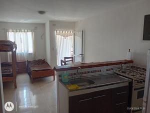 Kuchyň nebo kuchyňský kout v ubytování Departamento Mar de Ajo