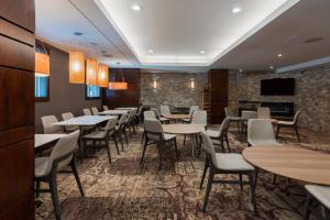 Televisyen dan/atau pusat hiburan di Residence Inn by Marriott Halifax Downtown