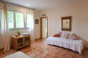 A bed or beds in a room at L'Albaida, tranquility, views of sea and mountains Még 37 kép