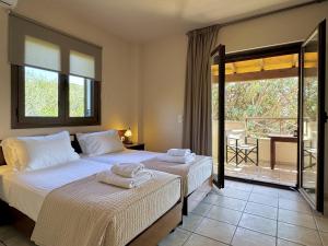 Postel nebo postele na pokoji v ubytování Villa Metapothia Gavalochori Crete + 37 fotografií