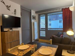 TV a/nebo společenská místnost v ubytování HB 3031 - Tignes Val Claret Hameau du Borsat