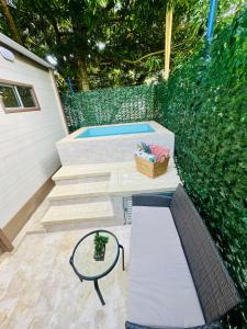 Bazén v ubytování Glamping Arena nebo v jeho okolí