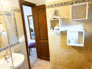 a bathroom with a sink and a toilet at Studio El Tucan in Nazaret