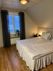 Postel nebo postele na pokoji v ubytování precis intill Ombergs golfbana, nära till Vättern, stora Lund och Hästholmen