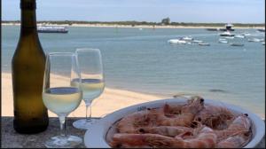 Bebidas en Apartamento en el centro con garaje, terraza, wifi, climatización y piscina
