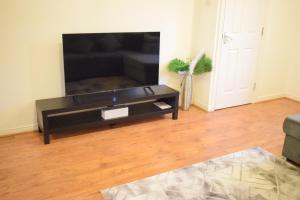 Μια τηλεόραση ή/και κέντρο ψυχαγωγίας στο Lala lounge Stays