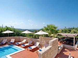 Bazén v ubytování Villa Metapothia Gavalochori Crete nebo v jeho okolí