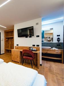 Postel nebo postele na pokoji v ubytování Dolomites Room and Breakfast Formiè