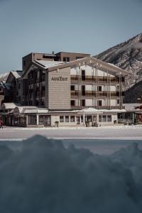 Nespecifikovaný výhled na hory nebo výhled na hory při pohledu z hotelu