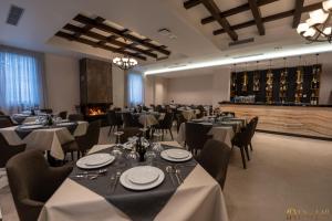 Restaurace v ubytování PineHill Hotel, Restaurant , Pool & Spa - RAZEM