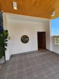 a room with a round window on a white wall at 19 House in Ban Khlong Pleo