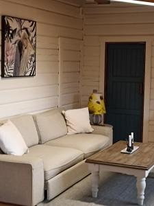 Istumisnurk majutusasutuses Cabin in close proximity to Hökensås