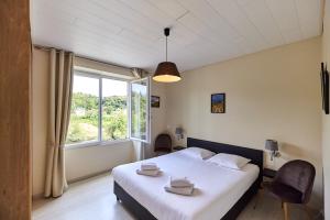 a bedroom with a bed and a large window at Laouen Blavezh'ti in Saint-Barthélemy