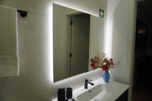 Et badeværelse på Casa do Lado - Vila Franca do Campo - AL + 27 billeder