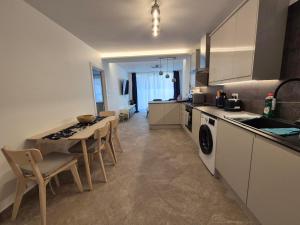 Kuchyň nebo kuchyňský kout v ubytování Aya's Snaresbrook Apartment