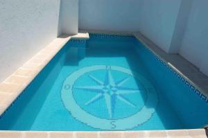 a swimming pool with a clock in the middle of it at La Cenefilla in Zuheros