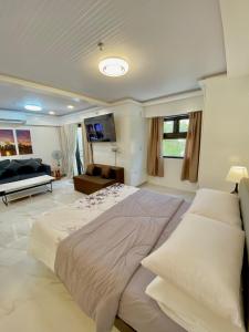 Katil atau katil-katil dalam bilik di 225 Elegant and comfort condo