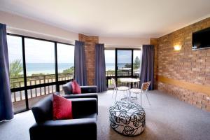 
a living room filled with furniture and a large window at Kangaroo Island Seaside Inn in Kingscote
