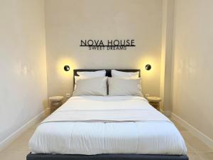Postel nebo postele na pokoji v ubytování NOVA House T2