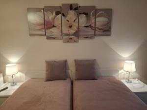 Postel nebo postele na pokoji v ubytování Fonyódi Centrum Apartman