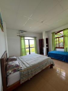 Postel nebo postele na pokoji v ubytování Hostal Neptuno - Poseidon