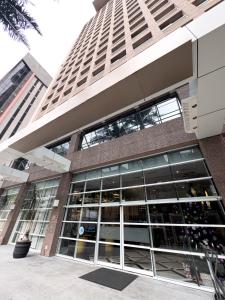 a building with large glass windows in front of it at Suíte Pátio Paulista 1404 in São Paulo