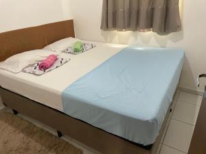 a bed in a room with a blue mattress at CASA COMPACTA NO PRIVÊ COQUEIRAL COM GARAGEM in Recife