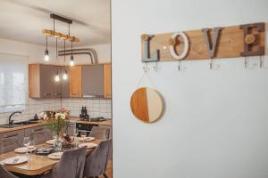 Kuchyňa alebo kuchynka v ubytovaní Apartman Ivana