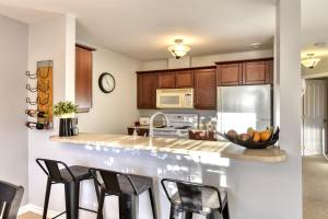 Köök või kööginurk majutusasutuses Condo Ski in Ski Out et Bike in Bike Out