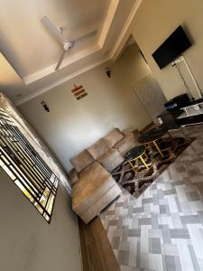 an overhead view of a living room with a couch at chamber 206 in Arusha