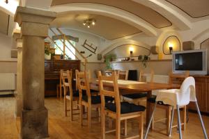 Et tv og/eller underholdning på Dobrahof - Wohnung 1 + 10 billeder