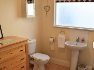 Ένα μπάνιο στο Elgin cottage +15 φωτογραφίες