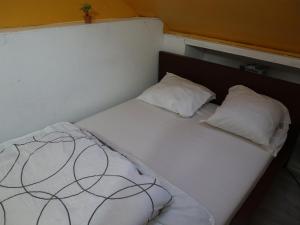 Postel nebo postele na pokoji v ubytování Chambre Jaune + 9 fotografií
