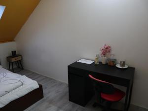 Postel nebo postele na pokoji v ubytování Chambre Jaune