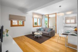 een woonkamer met een bank en een tafel bij MAJ - ANA - Luxury Family Apartments with Pool in Poreč
