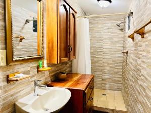 Bilik mandi di HOTEL Ecológico BLUEROCK