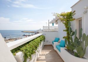 a balcony with a view of the ocean at WHITE SOFIA - uno sguardo sul mare in Bari