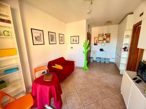 a living room with a red couch and a table at Vacanze Romane LB&C in Rome
