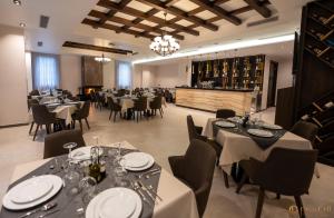 Restaurace v ubytování PineHill Hotel, Restaurant , Pool & Spa - RAZEM