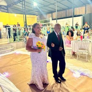 a woman in a dress standing next to a man at Arena da serra festy in Itapecerica da Serra +25 photos