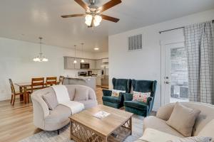 Kuchyň nebo kuchyňský kout v ubytování 15 Mi to Sundance Pet-Friendly Condo in Vineyard