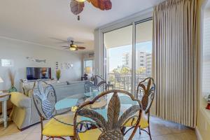 Posezení v ubytování Water's Edge 201