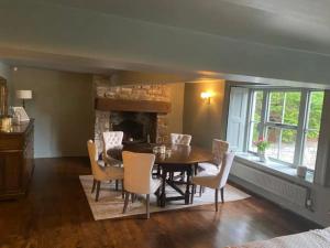 Gallery image of 8 Bedroom Farmhouse with Pool Complex 5 mins from Celtic Manor in Newport