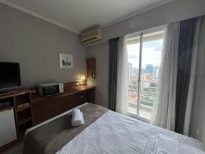 Postel nebo postele na pokoji v ubytování Hotel Moema Ibirapuera UH1910