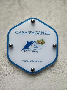 a sign that reads casa vazquez at EVELYN'S HOME - Giardino&BBQ in Sestri Levante