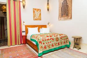 Postel nebo postele na pokoji v ubytování Riad Dar Dounia + 37 fotografií